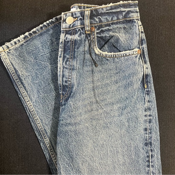 ZARA MOM FIT JEANS WITH A HIGH WAIST, NWOT - Picture 2 of 4